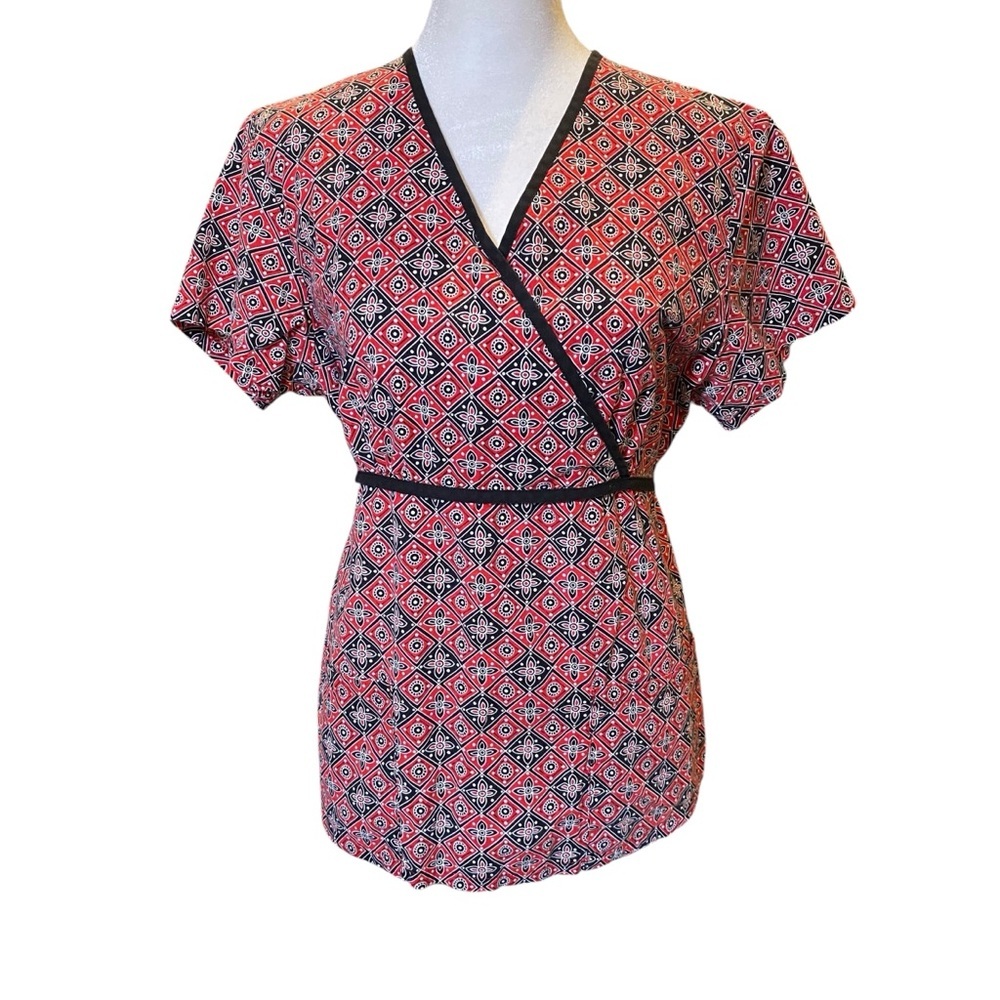 SB Women's size Small Scrub medical nurse tech Red Black Patterned Faux Wrap Top